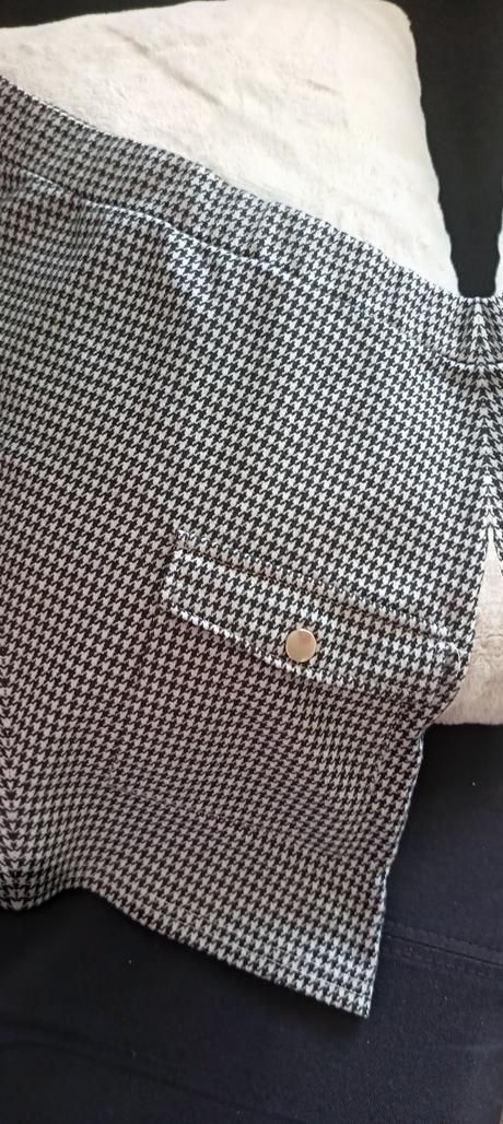 Štýlová sukňa s vreckami napredu, 158