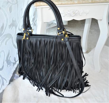 Kabelka so strapcami,