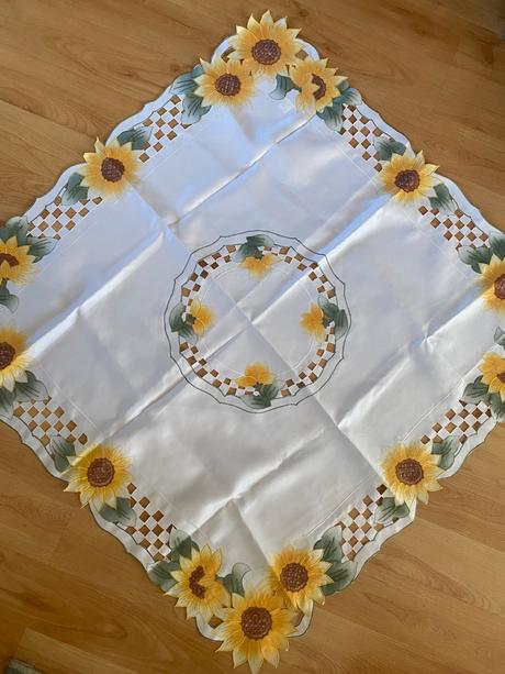 Obrus so slnečnicami, 