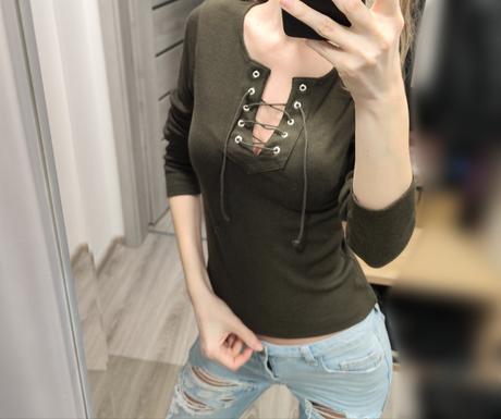 Tričko so šnurovaním, s