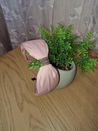 Čelenka saténová,