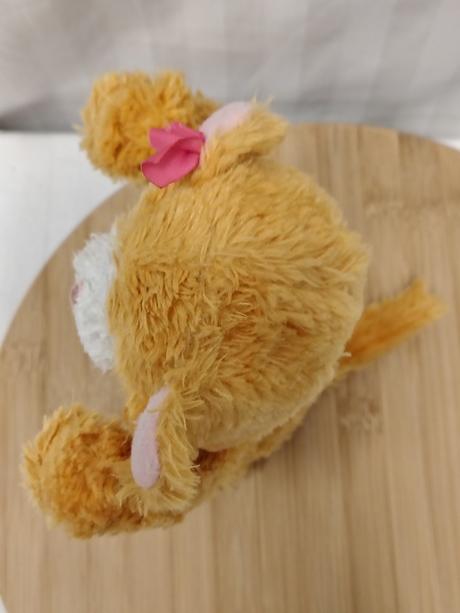 Interaktívna mačička furreal daisy, hrá kukuk,