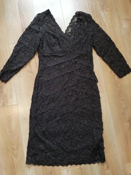 Hnedé čipkované šaty s korálikmi, 40