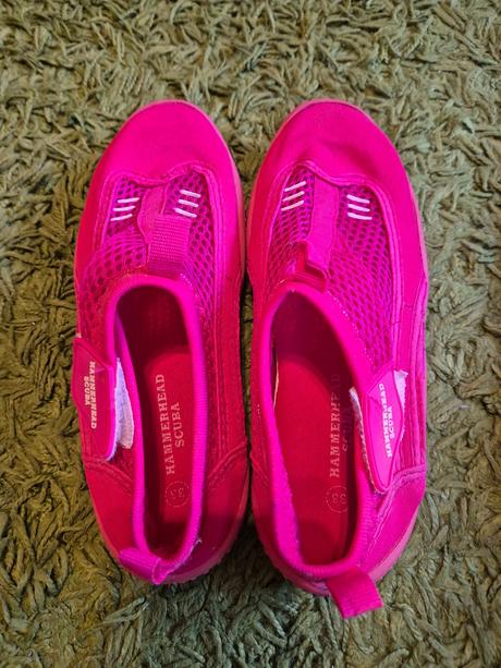 Papučky do mora, 33