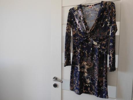 Šaty tm. modrý vzor-38v, pružné, 38