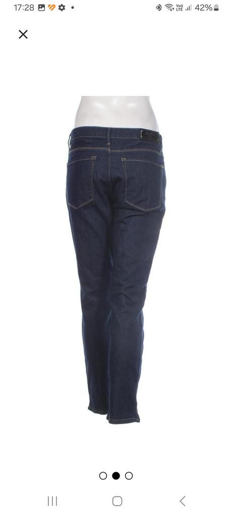 Rifle leara woman, 42