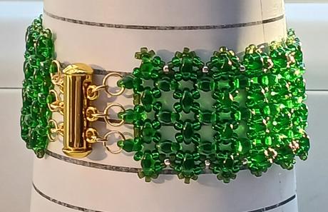 Široké trojradové náramky v rôznych farbách,