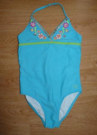 Dres s vyšívkou, 128