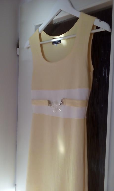 Žlté dlhé šaty, 38