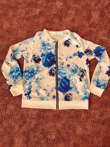 Dámska bombera na leto, 