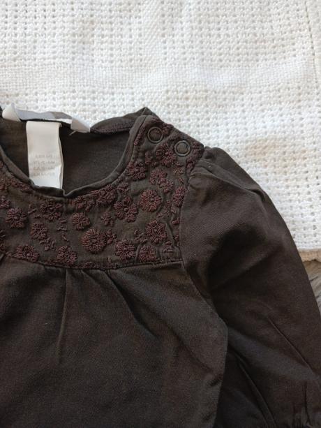 Dievčenské tričko s kvetmi tmavohnedé h&m (68), h&m,68