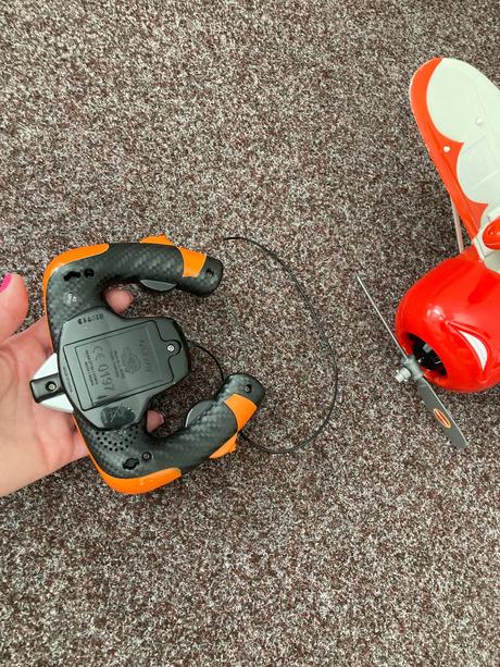 Lietadlo - chupacabra na diaľkové ovládanie,