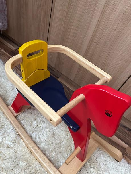 Drevený hojdaci konik, 