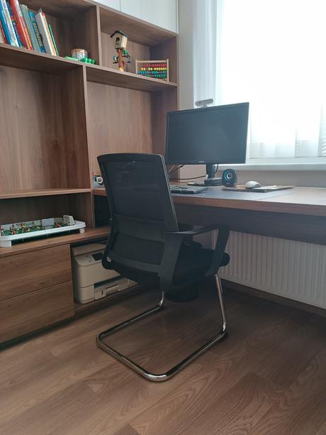 Konferenčná stolička low, 