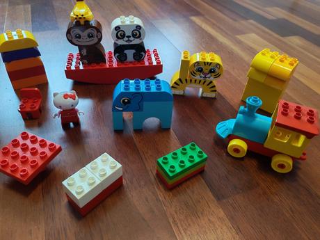 Duplo zvieratká a hello kitty,