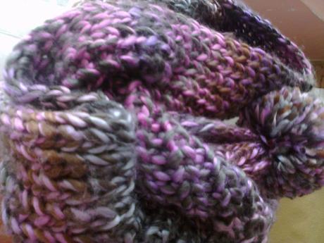 Mnohofarebný pletený šál z brmbolcami, xxl