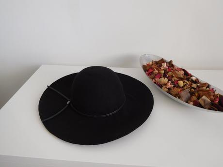 Reserved klobúk čierny, dámsky,, reserved