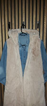 Dlha vesta s kapucou reserved, reserved,s