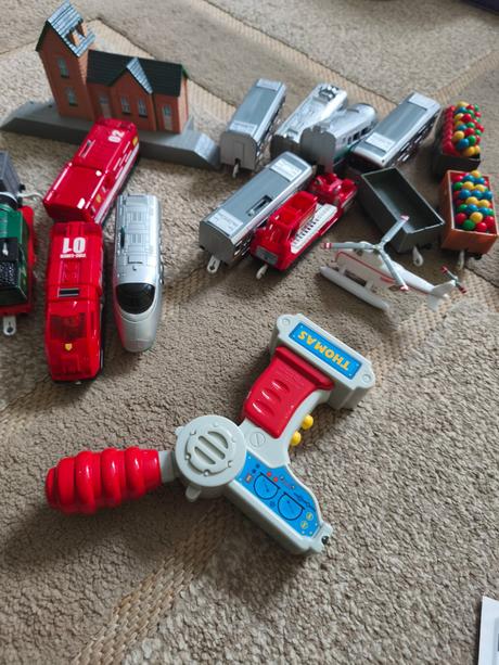 Rc dráha vláčik thomas a vláčiky tomica 85413,