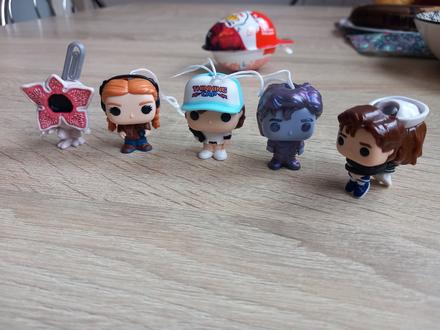 Figurky kinder stranger,