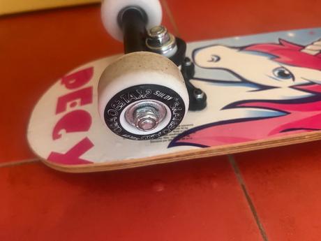 Skateboard s jednorožcom z čínskeho javora, sulov