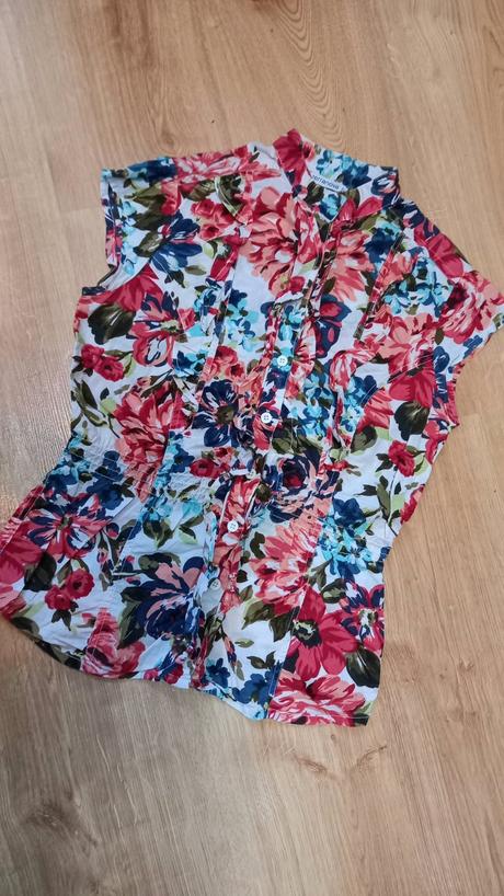 .blúzka s volanikmi, terranova,s