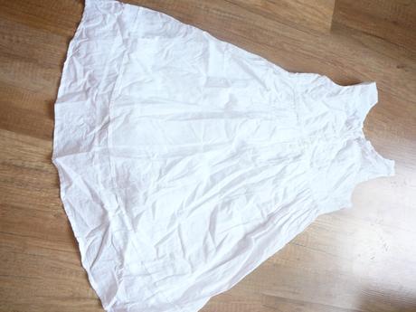 Dievcenske saty, 128