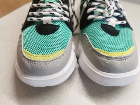 Pekne tenisky, reserved,32