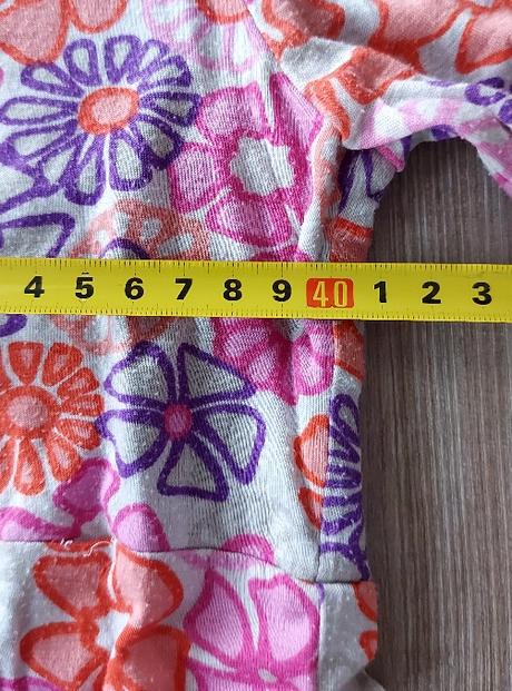 Kvetinové šaty, 38