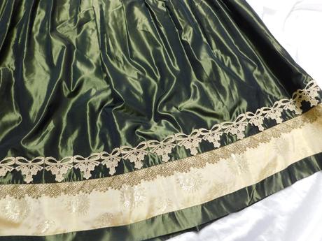 Helene straber luxusna hodvabna sukna ku kroju, 40