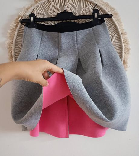 Sivá sukňa, warehouse,l