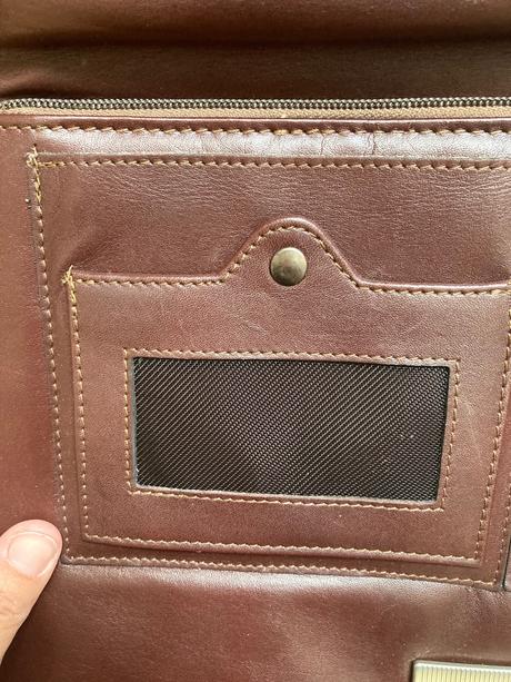 Hnedá kožená aktovka, 