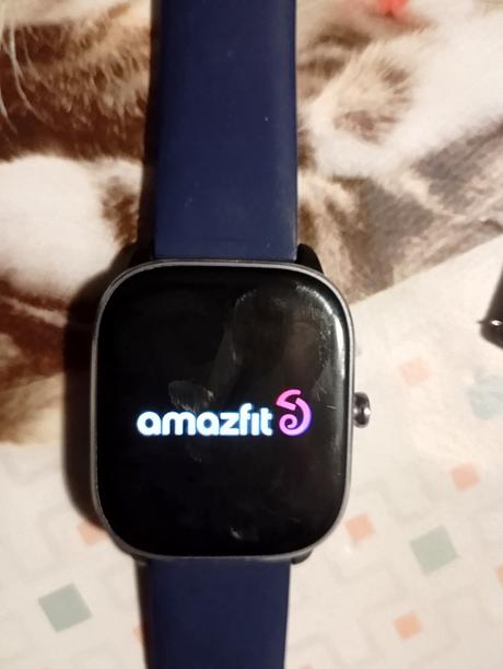 Hodinky amazfit minimálne používané,