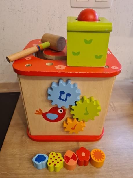 Velka drevena montessori aktivity kocka,