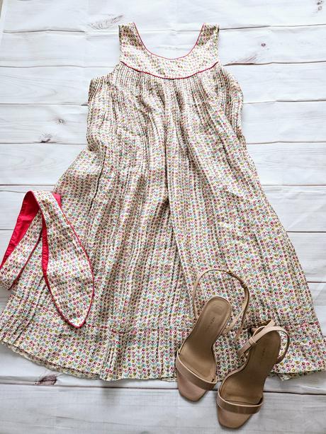 Krásne zaujímavé šaty, 36