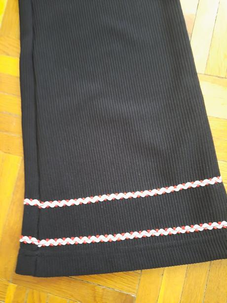 Dievčenské nohavice, 122