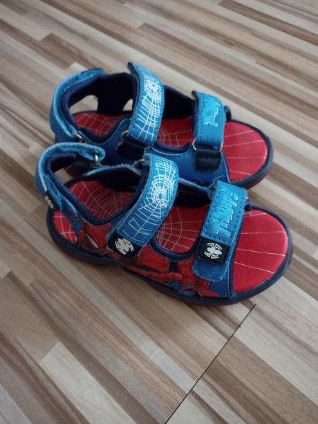 24 sandalky spiderman, 24