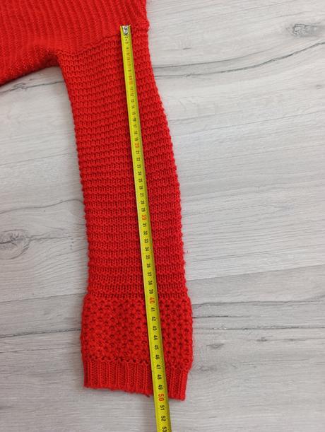 Pekný predĺžený sveter s náhrdelníkom, h&m,l