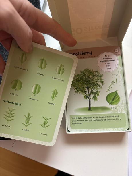 Objavujte a určujte 50 stromov, 