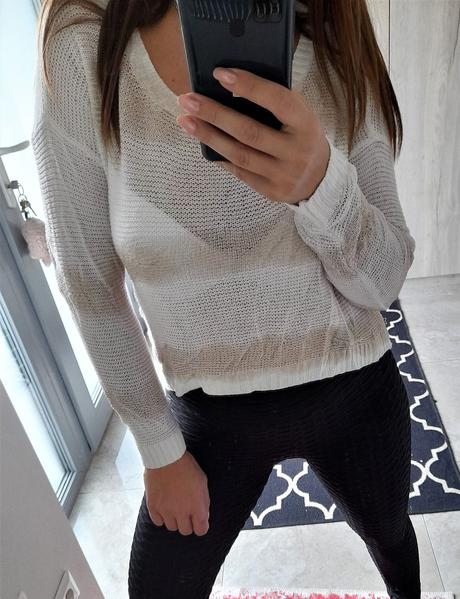 Svetrík so zlatými pruhmi-m, m