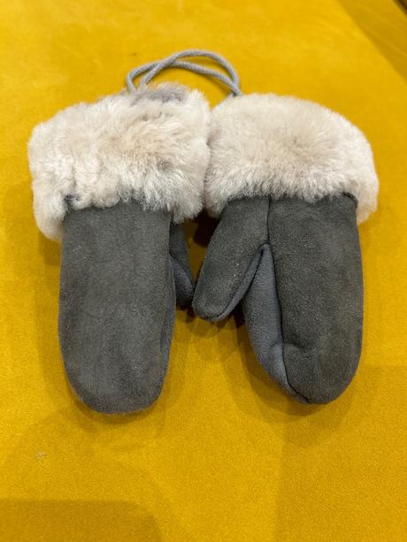 Kožené rukavice, 92