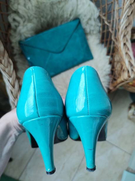 Lakovaná listová kabelka, 