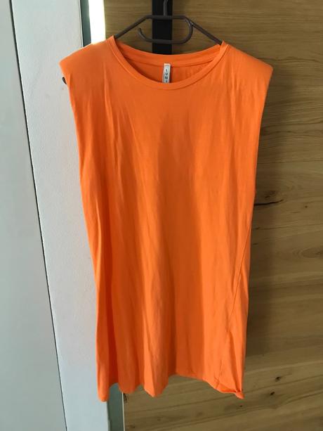 Šaty s vypchávkami basic, 