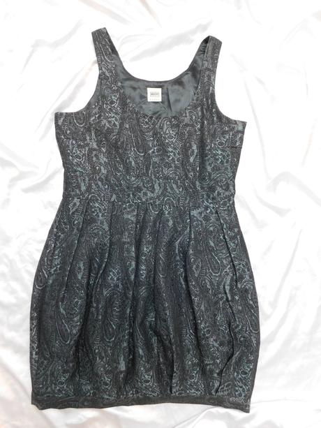 Kvalitne velmi pekne saty na slavnost, 38