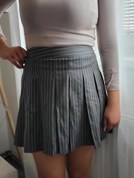 Siva pruhovana skladana sukna, sinsay,l / m