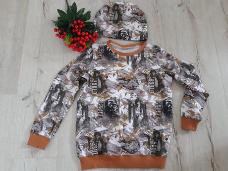 Mikina s čiapkou, 146