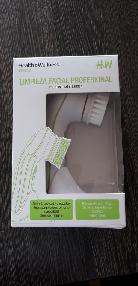 Čistiaca kefka na tvar., 