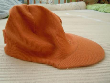 Oranžová šiltačka s pavúkom, 92