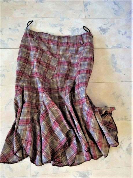 Extravagantná sukňa, l