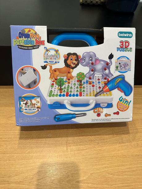 Kufrik s vrtacku stavebnica, 